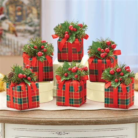 small decorative christmas boxes